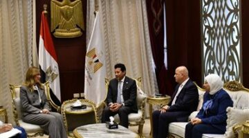 وزير الشباب يلتقي المدير التنفيذي للأكاديمية الوطنية للتدريب لتعزيز التعاون المشترك