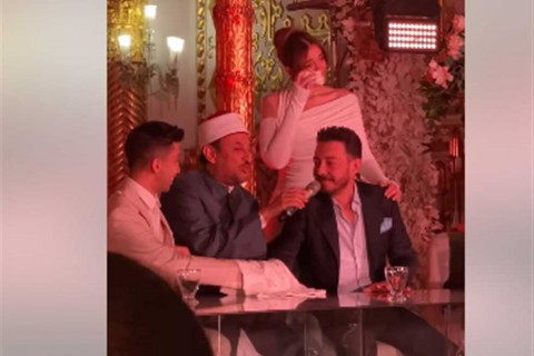أحمد زاهر يحتفل بعقد قران ابنته ليلى على هشام جمال وسط أجواء عائلية مؤثرة أحمد زاهر يحتفل بعقد قران ابنته ليلى على هشام جمال وسط أجواء عائلية مؤثرة