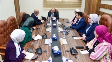 رئيس هيئة الدواء يبحث مستجدات العمل الرقابي وضمان توافر الأدوية