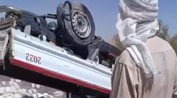 انقلاب سيارة نقل محملة بالطوب الأبيض "بلوك " في الفيوم