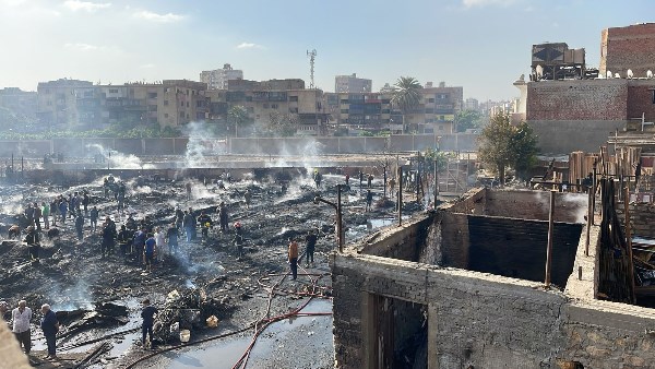 الخسائر بالملايين.. القصة الكاملة لـ حريق مخازن الأخشاب بالشرابية الخسائر بالملايين.. القصة الكاملة لـ حريق مخازن الأخشاب بالشرابية