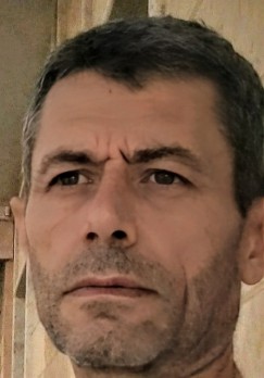 علي وطفي: المستنقع واستحالة الخروج.. سيرتنا الذاتية والبيئة الحاضنة مزمنة الأمراض وبلا أفق علي وطفي: المستنقع واستحالة الخروج.. سيرتنا الذاتية والبيئة الحاضنة مزمنة الأمراض وبلا أفق