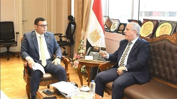 وزير الإسكان: حريصون على دعم المؤسسات الصحفية القومية وتوفير التيسيرات اللازمة لاستقرارها وزير الإسكان: حريصون على دعم المؤسسات الصحفية القومية وتوفير التيسيرات اللازمة لاستقرارها