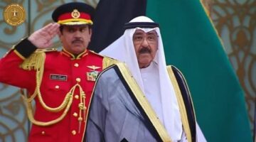 بعد انتهاء الزيارة.. الأمير مشعل الأحمد يودع الرئيس السيسي خلال مغادرته الكويت