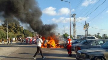 شهيد و3 إصابات بقصف إسرائيلي استهدف سيارة في بلدة “عيترون” الحدودية بجنوب لبنان