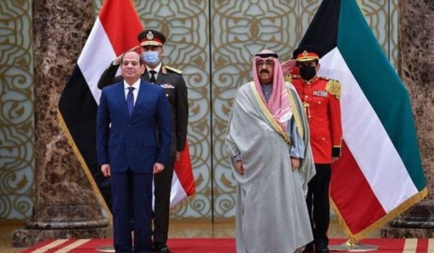 الرئيس السيسي وأمير الكويت يؤكدان دعمهما الكامل للخطة العربية للتعافي وإعادة إعمار غزة الرئيس السيسي وأمير الكويت يؤكدان دعمهما الكامل للخطة العربية للتعافي وإعادة إعمار غزة