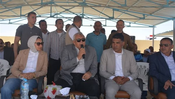 وسط أجواء حماسية.. محافظ الوادي الجديد يشهد ختام سباق بغداد للهجن والفروسية| صور وسط أجواء حماسية.. محافظ الوادي الجديد يشهد ختام سباق بغداد للهجن والفروسية| صور