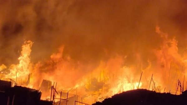 بالصور.. تطورات حريق نشب بعدد من مخازن الأخشاب في الشرابية بالصور.. تطورات حريق نشب بعدد من مخازن الأخشاب في الشرابية