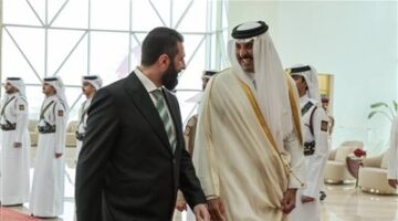 «جولة جديدة في الخليج».. الرئيس السوري الشرع يصل إلى قطر|صور