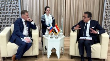 وزير الصحة يلتقي نظيره الروسي لبحث سبل تعزيز التعاون الثنائي بالقطاع الصحي