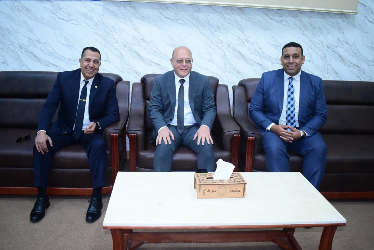 جامعة سوهاج تطلق برنامج الحوكمة باستقبال رئيس الرقابة الإدارية