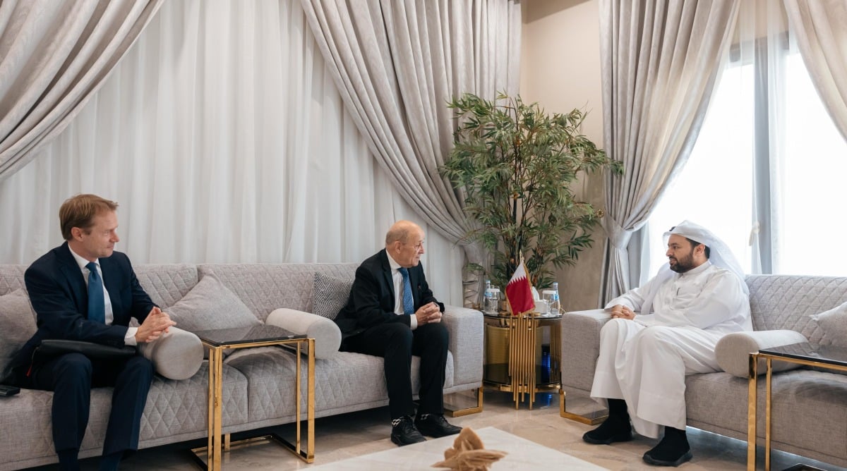 وزير الدولة بوزارة الخارجية يجتمع مع مبعوث الرئيس الفرنسي إلى لبنان وزير الدولة بوزارة الخارجية يجتمع مع مبعوث الرئيس الفرنسي إلى لبنان