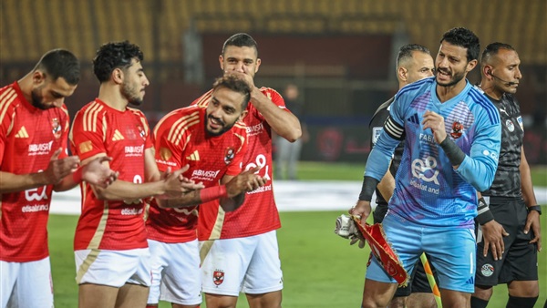 الأهلي يحسم الجدل حول رحيل قائده لـ بيراميدز أو الزمالك الأهلي يحسم الجدل حول رحيل قائده لـ بيراميدز أو الزمالك