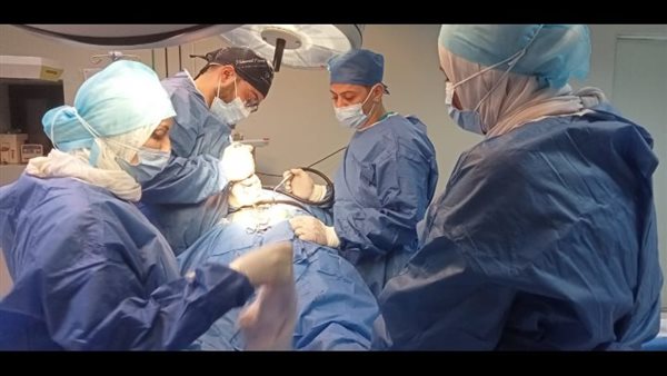 نجاح أول عملية جراحية متقدمة للعمود الفقري بمستشفى ديرب نجم المركزي بالشرقية