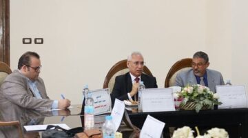 رئيس جامعة المنيا يشدد على ضرورة استحداث برامج تعليمية أكثر جذباَ للطلاب وتواكب تطورات العصر