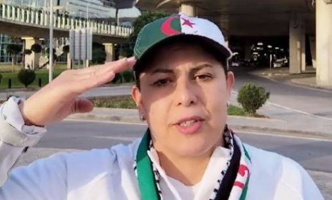 السجن مع وقف التنفيذ لمؤثرة فرنسية جزائرية بعد تهديد معارضين جزائريين بالقتل السجن مع وقف التنفيذ لمؤثرة فرنسية جزائرية بعد تهديد معارضين جزائريين بالقتل