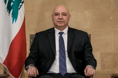 الرئيس اللبناني يسعى إلى “حصر السلاح بيد الدولة” هذا العام ويقول أنه لن يستنسخ تجربة الحشد الشعبي في العراق في استيعاب حزب الله في الجيش ولا أن يكون وحدة مستقلة داخله الرئيس اللبناني يسعى إلى “حصر السلاح بيد الدولة” هذا العام ويقول أنه لن يستنسخ تجربة الحشد الشعبي في العراق في استيعاب حزب الله في الجيش ولا أن يكون وحدة مستقلة داخله