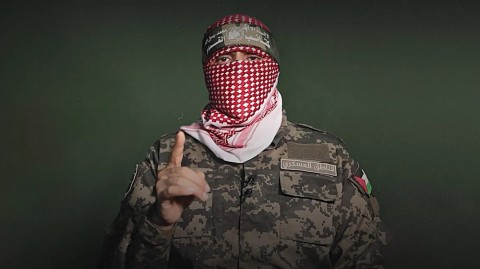 “القسام”: فقدان الاتصال مع المجموعة الآسرة للجندي الإسرائيلي عيدان ألكسندر بعد قصف إسرائيلي مباشر لمكان تواجدهم وجيش الاحتلال يحاول عمداً التخلص من ضغط ملف الأسرى مزدوجي الجنسية لمواصلة حرب الإبادة “القسام”: فقدان الاتصال مع المجموعة الآسرة للجندي الإسرائيلي عيدان ألكسندر بعد قصف إسرائيلي مباشر لمكان تواجدهم وجيش الاحتلال يحاول عمداً التخلص من ضغط ملف الأسرى مزدوجي الجنسية لمواصلة حرب الإبادة