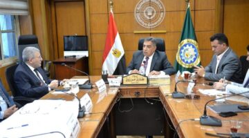 محافظ الدقهلية يستعرض أفضل السبل للبدء في تنفيذ مشروع الموقف الحضاري بسندوب