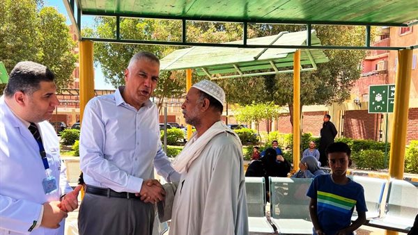 "إسماعيل" يتفقد انتظام العمل بمستشفى أسوان التخصصي "إسماعيل" يتفقد انتظام العمل بمستشفى أسوان التخصصي