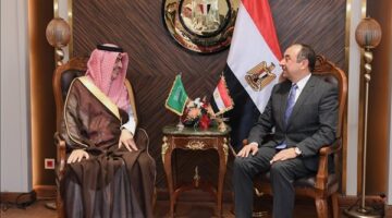 وزير قطاع الأعمال يبحث مع السفير السعودي تعزيز التعاون وفرص الاستثمار