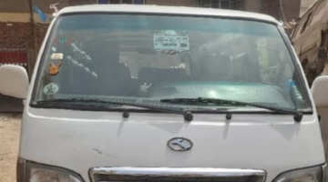 ضبط قائدي سيارتين أجرة مخالفين بالسير عكس الاتجاه بالجيزة