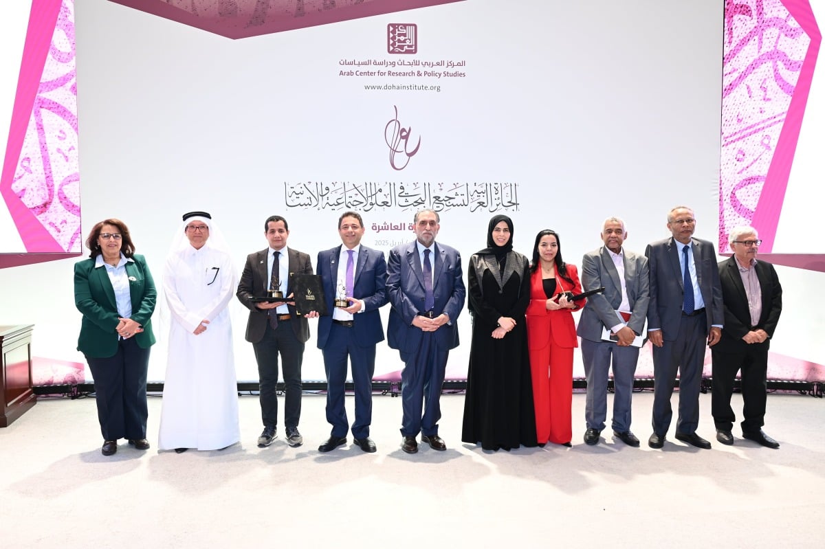 وزير التربية والتعليم تتوج الفائزين بـ "الجائزة العربية لتشجيع البحث في العلوم الاجتماعية والإنسانية" وزير التربية والتعليم تتوج الفائزين بـ "الجائزة العربية لتشجيع البحث في العلوم الاجتماعية والإنسانية"