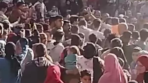 ملابسات ضبط سيدتين منتقبتين بزعم خطف صغير من قرية بالمحلة ملابسات ضبط سيدتين منتقبتين بزعم خطف صغير من قرية بالمحلة