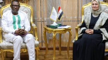 مستشارة شيخ الأزهر لشئون الوافدين تستقبل سفير سيراليون