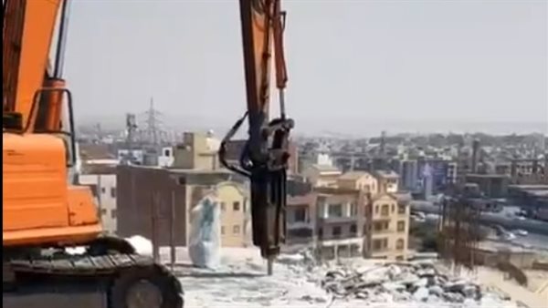 محافظة القاهرة تواصل أعمال إزالة الأدوار العليا المخالفة لـ6 عقارات بالمقطم محافظة القاهرة تواصل أعمال إزالة الأدوار العليا المخالفة لـ6 عقارات بالمقطم