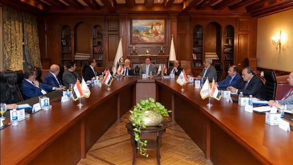 "الجبهة الوطنية" يناقش قضية البطالة والتعاون مع الأحزاب الفرنسية والهجرة من دول الجوار "الجبهة الوطنية" يناقش قضية البطالة والتعاون مع الأحزاب الفرنسية والهجرة من دول الجوار