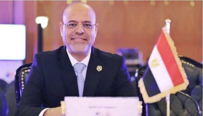 إلغاء بند الحبس وتحديد أجر العامل.. «جبران» يكشف تفاصيل قانون العمل الجديد (فيديو) إلغاء بند الحبس وتحديد أجر العامل.. «جبران» يكشف تفاصيل قانون العمل الجديد (فيديو)