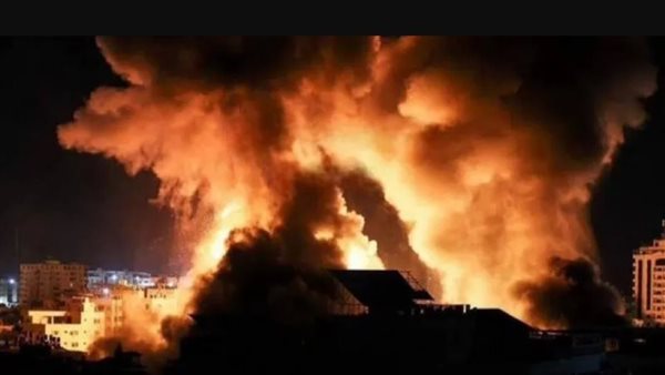 الحوثيون: 15 غارة أمريكية تستهدف جزيرة كمران غرب اليمن الحوثيون: 15 غارة أمريكية تستهدف جزيرة كمران غرب اليمن