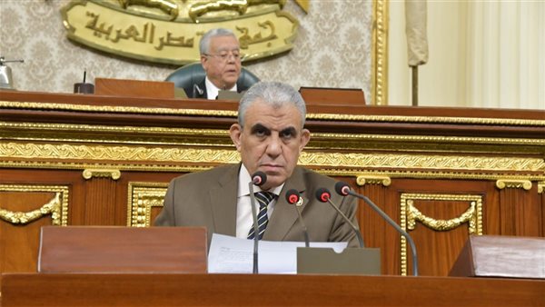 مجلس النواب يوافق نهائيًا على مشروع قانون العمل..عادل عبد الفضيل يعلن تفاصيل التعديلات .. ويؤكد : يحقق الأهداف المرجوة وينفذ توجيهات القيادة السياسية مجلس النواب يوافق نهائيًا على مشروع قانون العمل..عادل عبد الفضيل يعلن تفاصيل التعديلات .. ويؤكد : يحقق الأهداف المرجوة وينفذ توجيهات القيادة السياسية