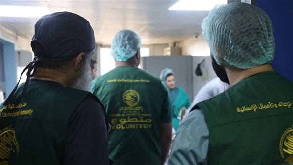 تحت إشراف مركز الملك سلمان للإغاثة.. فريق طبي سعودي يصل إلى سوريا لإجراء 95 عملية لجراحة وقسطرة القلب