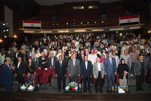 محافظ قنا يشهد انطلاق فعاليات المهرجان المسرحي الدولي لشباب الجنوب محافظ قنا يشهد انطلاق فعاليات المهرجان المسرحي الدولي لشباب الجنوب