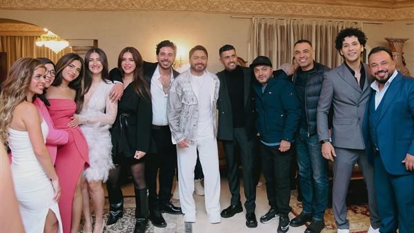 بحضور تامر حسني ومحمد سامي.. عمرو عاكف يحتفل بخطوبته على فتاة من خارج الوسط الفني بحضور تامر حسني ومحمد سامي.. عمرو عاكف يحتفل بخطوبته على فتاة من خارج الوسط الفني