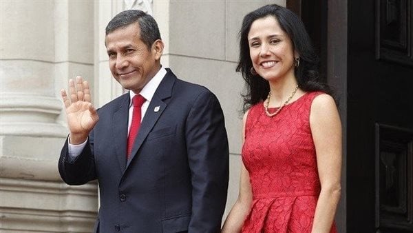 في قضية غسل أموال.. محكمة بيرو تقضي بسجن الرئيس السابق هومالا وزوجته 15 عامًا في قضية غسل أموال.. محكمة بيرو تقضي بسجن الرئيس السابق هومالا وزوجته 15 عامًا