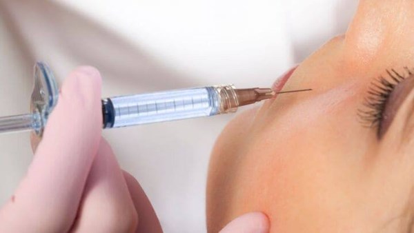 بعد وفاة حفيدة رئيس وزراء أسبق خلال جلسة تجميل| هل حقن البوتكس والفيلر تسبب الموت؟ بعد وفاة حفيدة رئيس وزراء أسبق خلال جلسة تجميل| هل حقن البوتكس والفيلر تسبب الموت؟