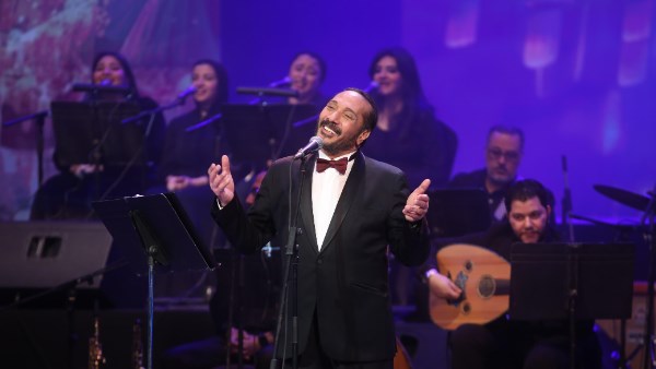 ضمن مشروع «100 سنة غنا»| علي الحجار يُطرب جمهوره في ساقية الصاوي.. الليلة ضمن مشروع «100 سنة غنا»| علي الحجار يُطرب جمهوره في ساقية الصاوي.. الليلة