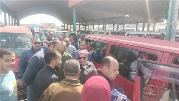 «السائقين تستغل الركاب».. أزمة الـ 25 قرش بالأجرة في الإسكندرية «السائقين تستغل الركاب».. أزمة الـ 25 قرش بالأجرة في الإسكندرية
