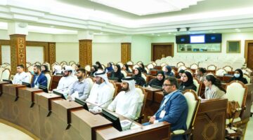طلاب من جامعة حمد يزورون الشورى