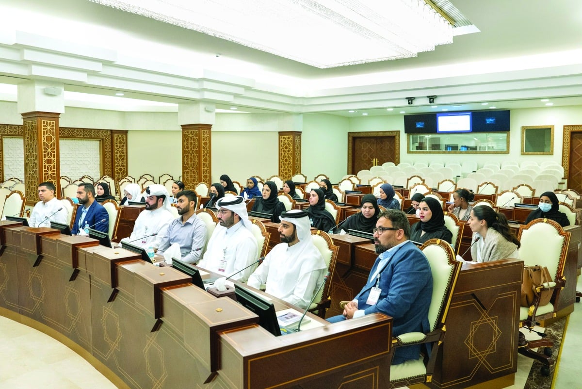 طلاب من جامعة حمد يزورون الشورى طلاب من جامعة حمد يزورون الشورى