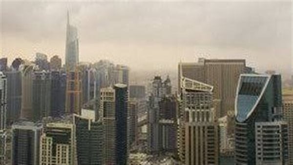 انخفاض في درجات الحرارة وطقس عاصف يسود الإمارات انخفاض في درجات الحرارة وطقس عاصف يسود الإمارات