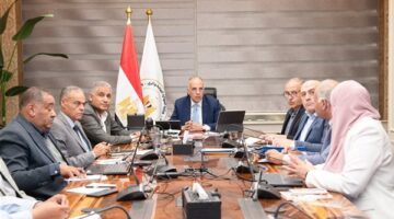 وزير الري يوجه بسرعة تنفيذ كافة أعمال تطهيرات الترع قبل نهاية أبريل الحالى