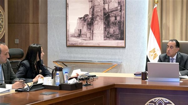 رئيس الوزراء يتابع مع وزيرة التضامن الاجتماعي ملفات عمل الوزارة