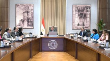 رئيس الوزراء يتابع مع وزيرة التضامن الاجتماعي ملفات عمل الوزارة