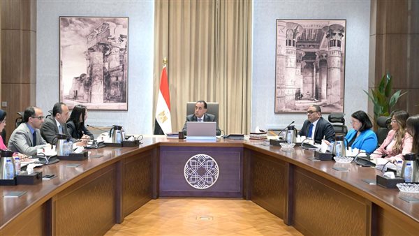 رئيس الوزراء يتابع مع وزيرة التضامن الاجتماعي ملفات عمل الوزارة رئيس الوزراء يتابع مع وزيرة التضامن الاجتماعي ملفات عمل الوزارة