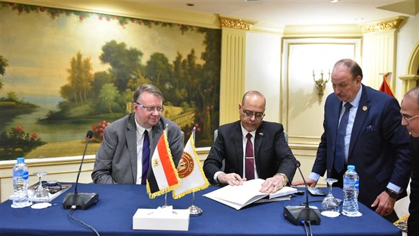 وزير العمل يعلن قرب إطلاق الاستراتيجية الوطنية للسلامة والصحة المهنية قبل عيد العمال وزير العمل يعلن قرب إطلاق الاستراتيجية الوطنية للسلامة والصحة المهنية قبل عيد العمال