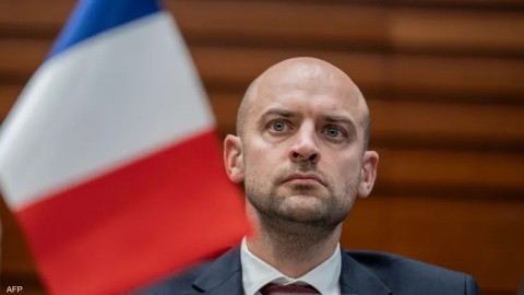 وزير الخارجية الفرنسي: يجب العودة إلى الحوار الصريح مع الجزائر لحل التوتر بين البلدين ومن يقول غير ذلك فهو غير مسؤول وزير الخارجية الفرنسي: يجب العودة إلى الحوار الصريح مع الجزائر لحل التوتر بين البلدين ومن يقول غير ذلك فهو غير مسؤول
